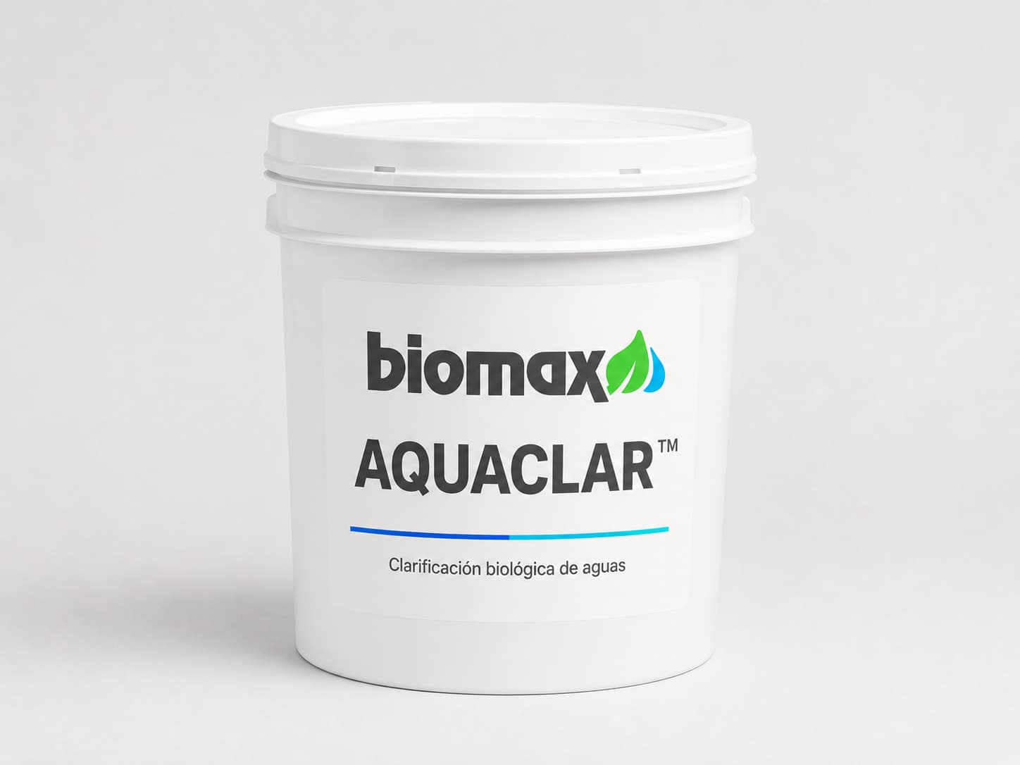 Envase de AQUACLAR con la etiqueta Biomax.